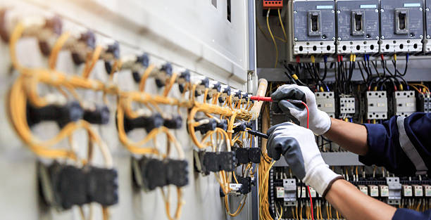 Professional Electrician technician working in Traer, IA